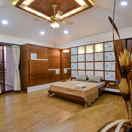 Lifeline Villas - Luxurious Taraangan 4 Mountain View Villa With Biggest Pool And Huge Open Area Lonavala Exteriör bild