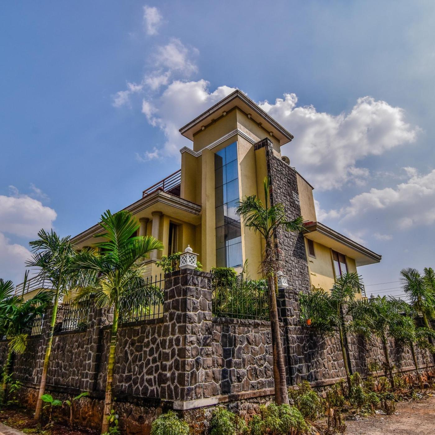 Lifeline Villas - Luxurious Taraangan 4 Mountain View Villa With Biggest Pool And Huge Open Area Lonavala Exteriör bild